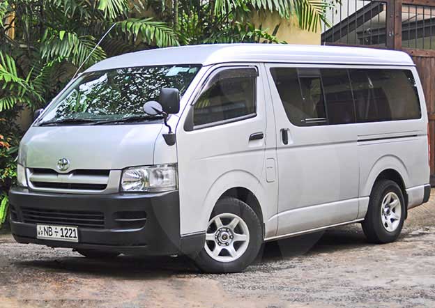 Toyota Hiace Commuter 9 Passenger. Multi A/C